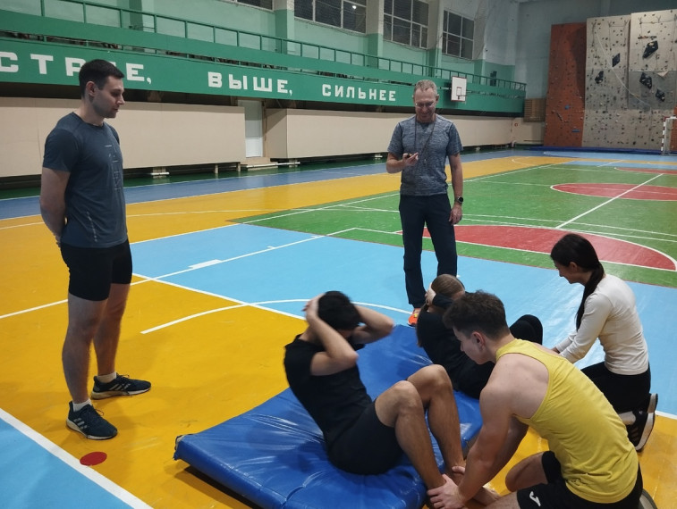 В спорткомплексе "Строитель" школьники сдавали нормы ВФСК ГТО. В спорткомплексе "Строитель" школьники сдавали нормы ВФСК ГТО.